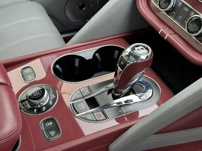BENTLEY Bentayga Photo 13