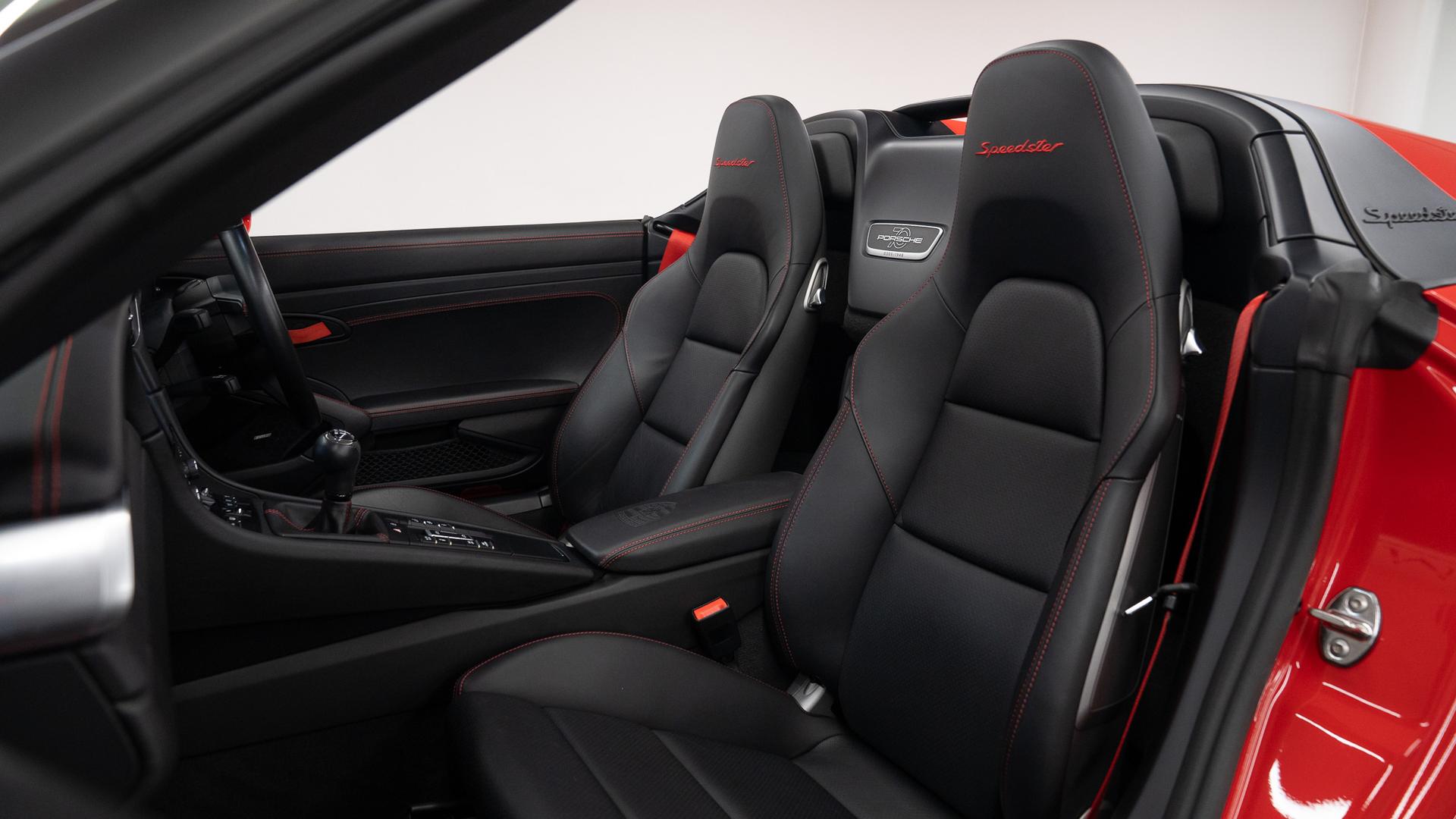 Porsche 911 Photo d33b90e3-e821-4995-85f8-76b07bd04969.jpg