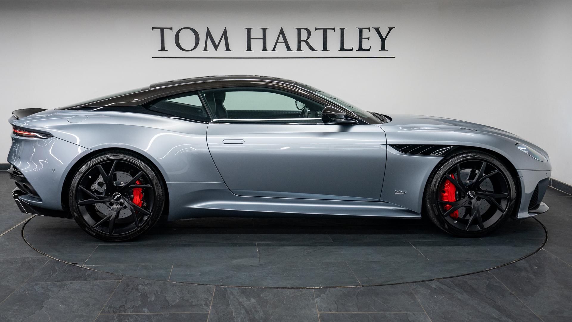 Aston Martin DBS Photo d379bd27-0a69-4307-8fdd-56182b29bada.jpg