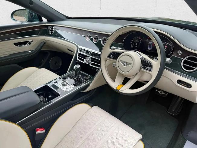 BENTLEY Flying Spur Photo 12
