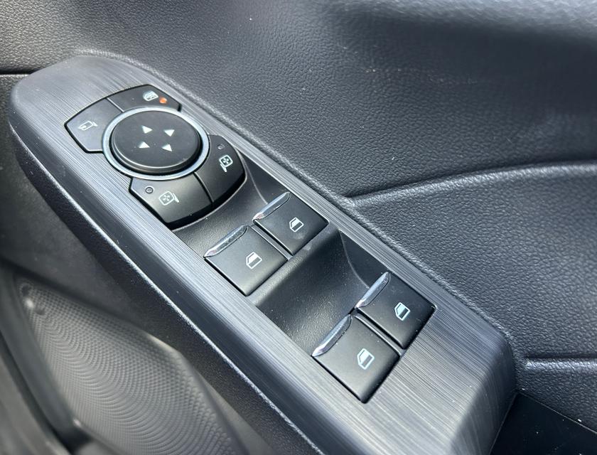 Ford Kuga Photo d3a5b040-c82a-4b63-bb40-4d1ec0cf940d.jpg