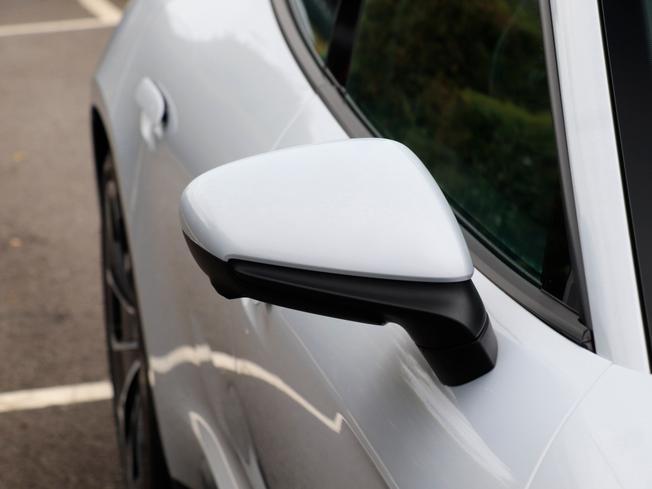PORSCHE Taycan Photo 12