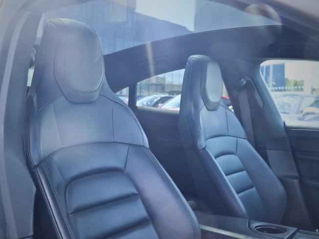 PORSCHE Taycan Photo 34