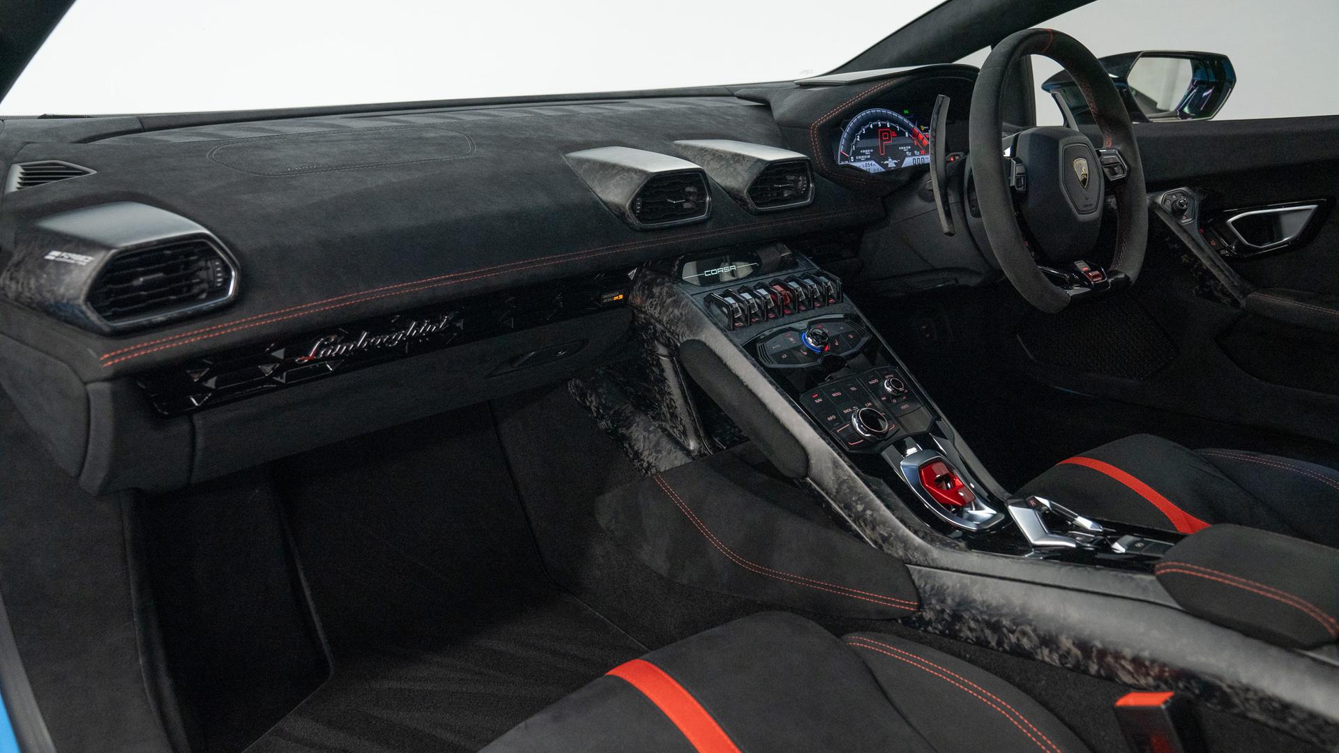 LAMBORGHINI Huracan Photo d3d129f6-dafc-4d43-9090-e290819d5e39.jpg