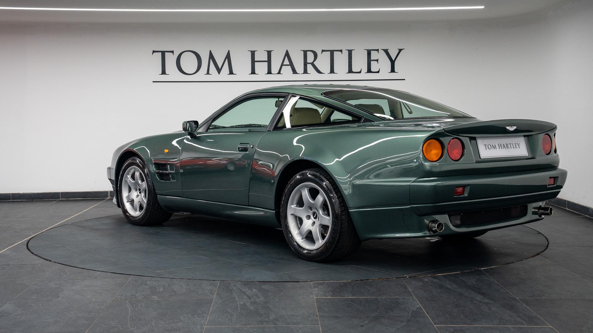 Aston Martin V8 Vantage Photo d3dd5093-34bf-4929-a63b-6f995eda8729.jpg