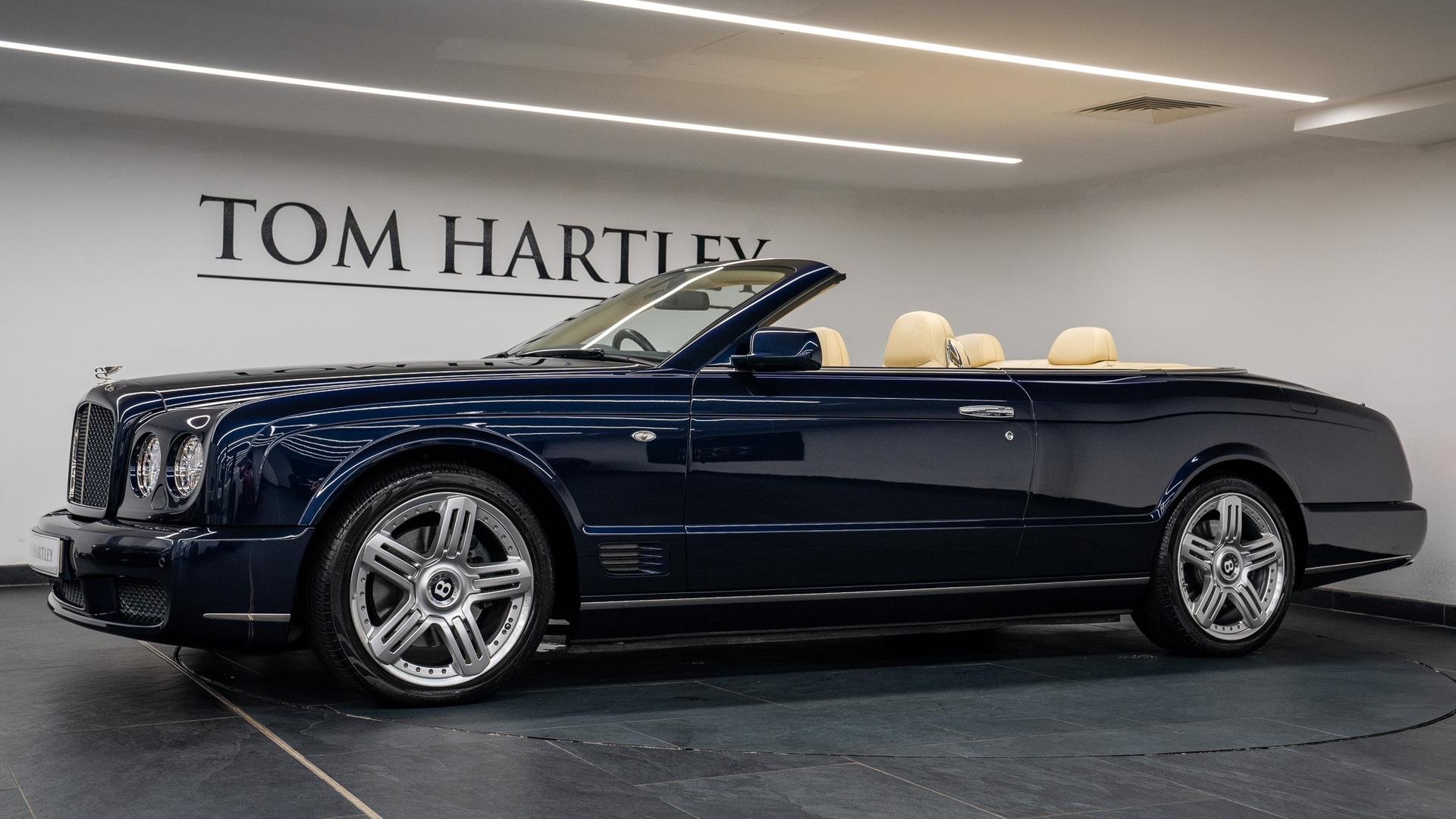 Bentley Azure Photo d3e542f6-2e9d-4395-bfa2-e8c50bb87a63.jpg