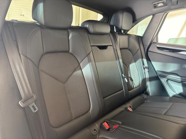 PORSCHE Macan Photo 28