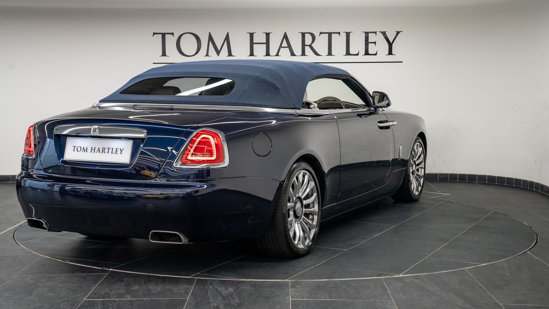 Rolls-Royce Dawn Photo d46d2c5f-11f3-4fc8-8d94-342acb9cd7b4.jpg