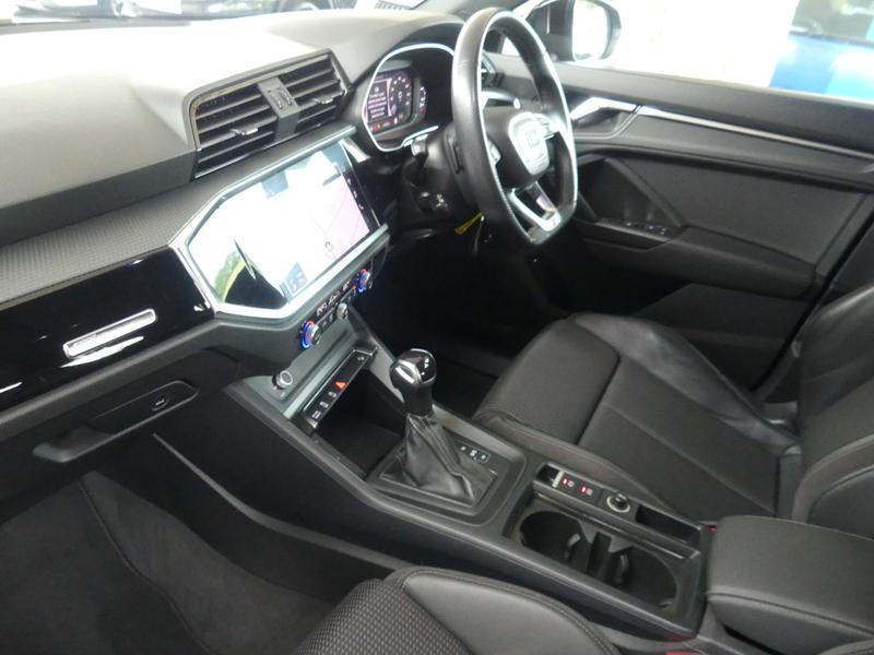 Audi Q3 Photo d491663c-bcfa-41af-9548-b8c4a61f6574.jpg