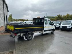 Mercedes-Benz Sprinter Photo 1