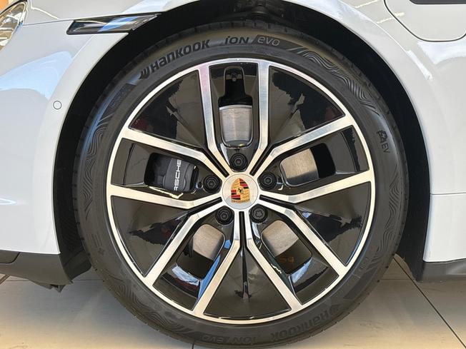 PORSCHE Taycan Photo 25