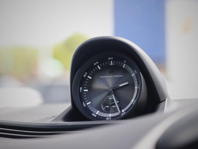 PORSCHE Taycan Photo 44