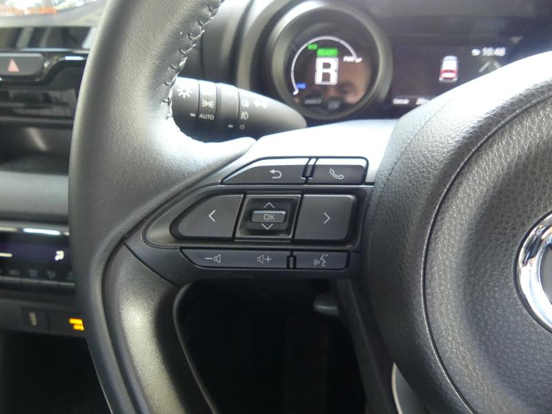 Toyota Yaris Photo d4b6a0e1-181f-4c26-a486-6bee96a630d6.jpg