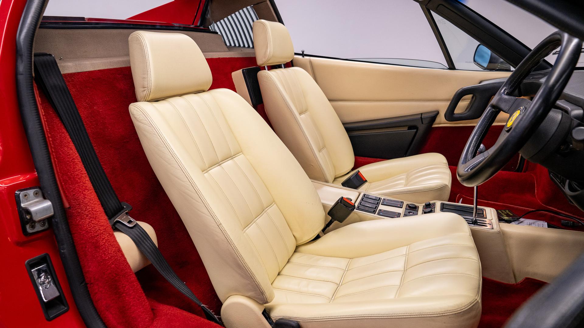 Ferrari 328 Photo d4b7a59b-727c-4dcd-84d4-df5abbfb7437.jpg