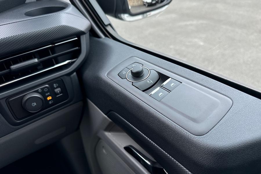 Ford TRANSIT CUSTOM Photo d4b81e20-cfc7-444b-b09b-497470b90ea1.jpg