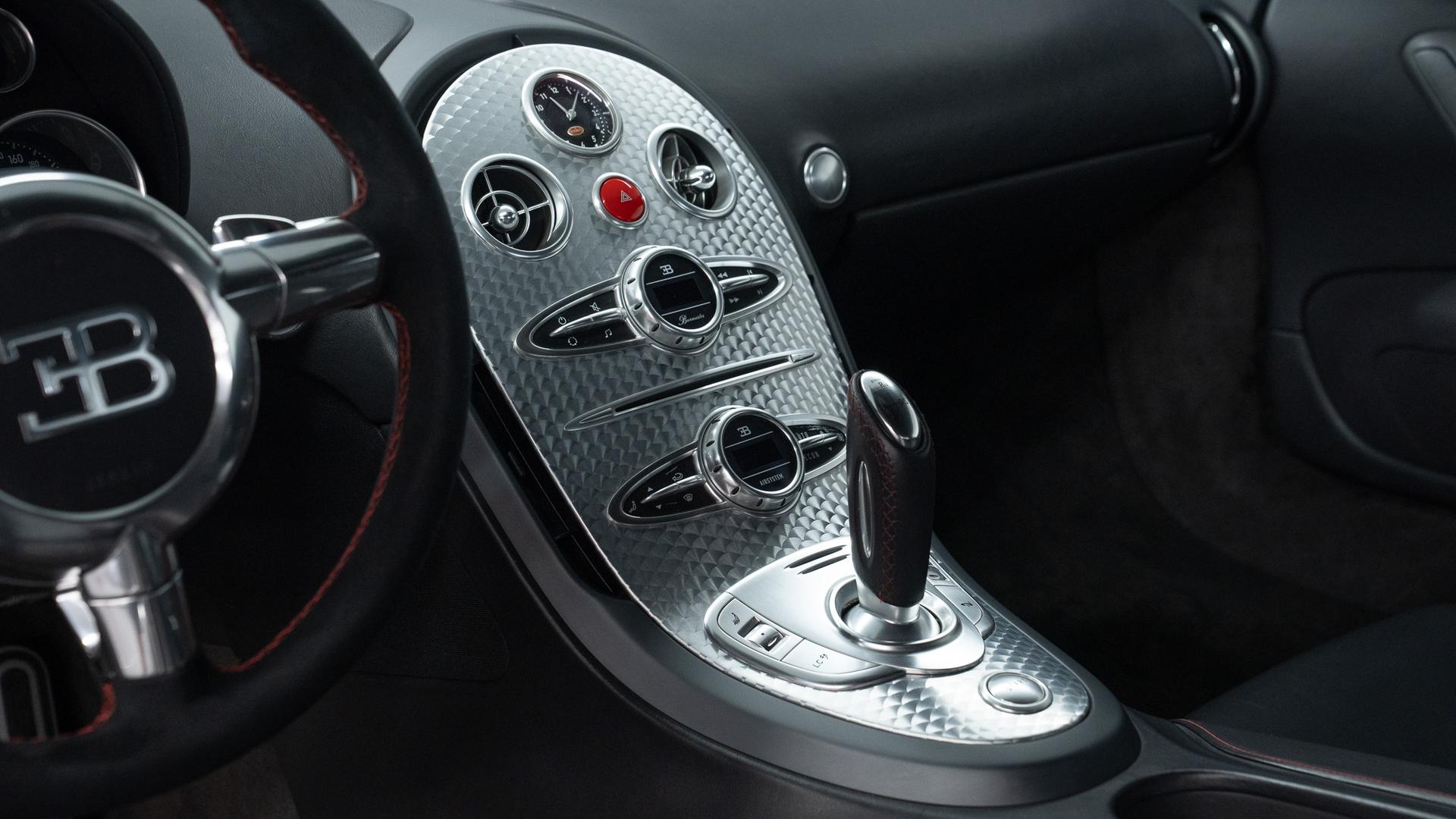 Bugatti Veyron Photo d4c56115-b775-4260-ae74-e73a264a6d55.jpg