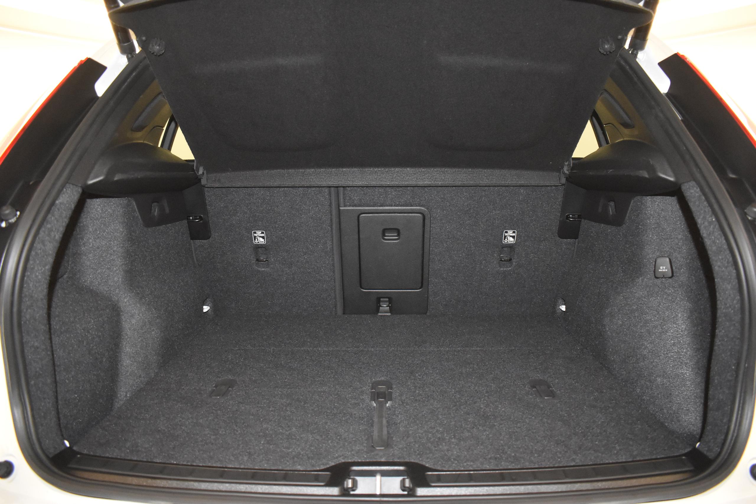 2023 VOLVO XC40 2.0 B4P Ultimate Dark 5dr Auto - vehicle photo 27 for sale on PureCar