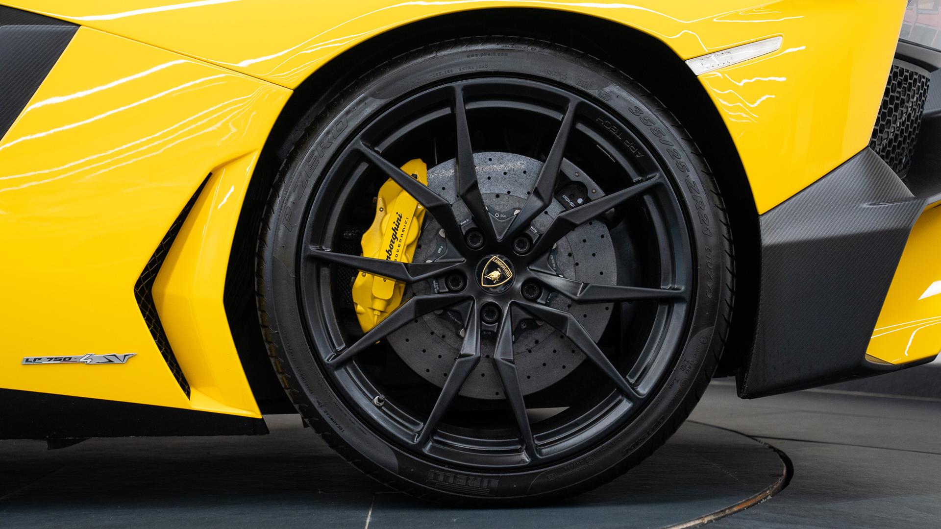 LAMBORGHINI Aventador Photo d4db5109-6b66-4244-b2cb-bed9a7146b1f.jpg