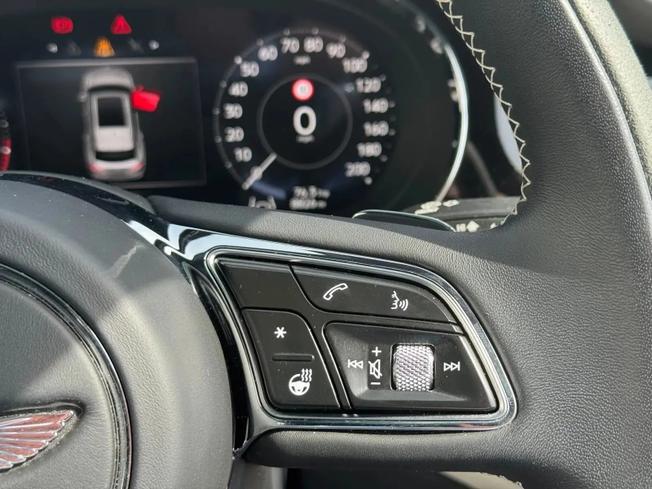 BENTLEY Bentayga Photo 16