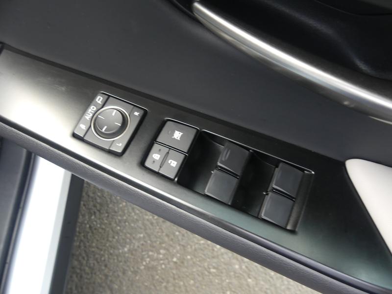 Lexus UX Photo d4f1a69a-1c07-4c7d-a30b-fb32552ac161.jpg