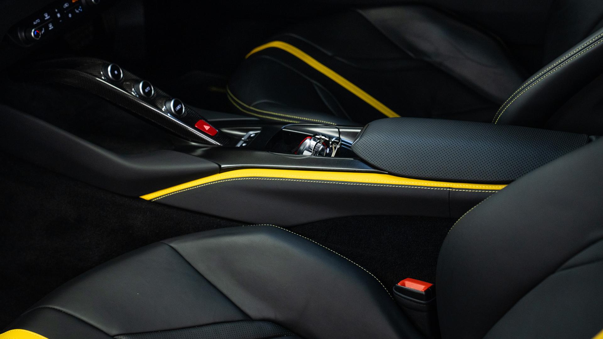 Ferrari 812 Photo d4fe8bd5-8421-4b55-8dcf-2fcd6954c024.jpg