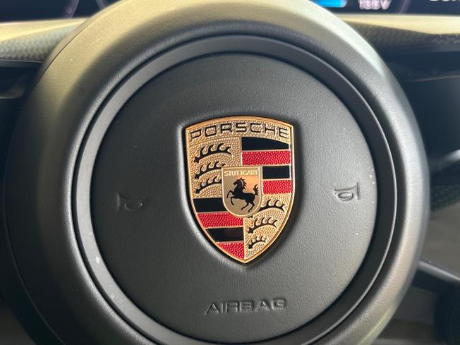 PORSCHE Taycan Photo 26