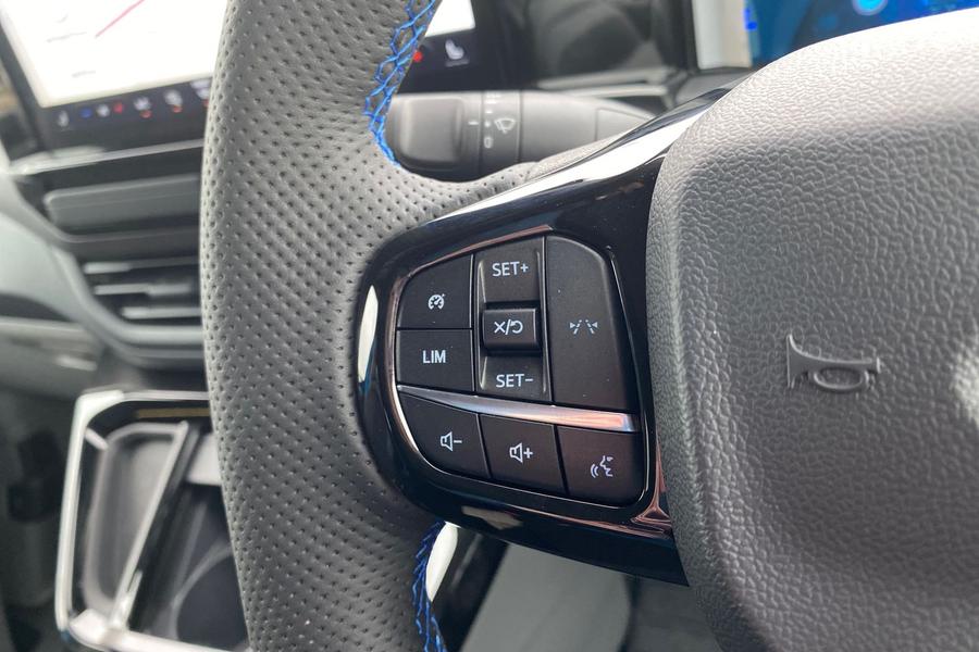 Ford E-TRANSIT CUSTOM Photo d50fd75f-c7b2-4d1d-ad19-7d1241cc4ff2.jpg