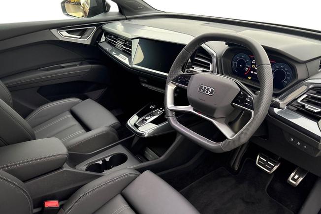 AUDI  Q4 Photo 6