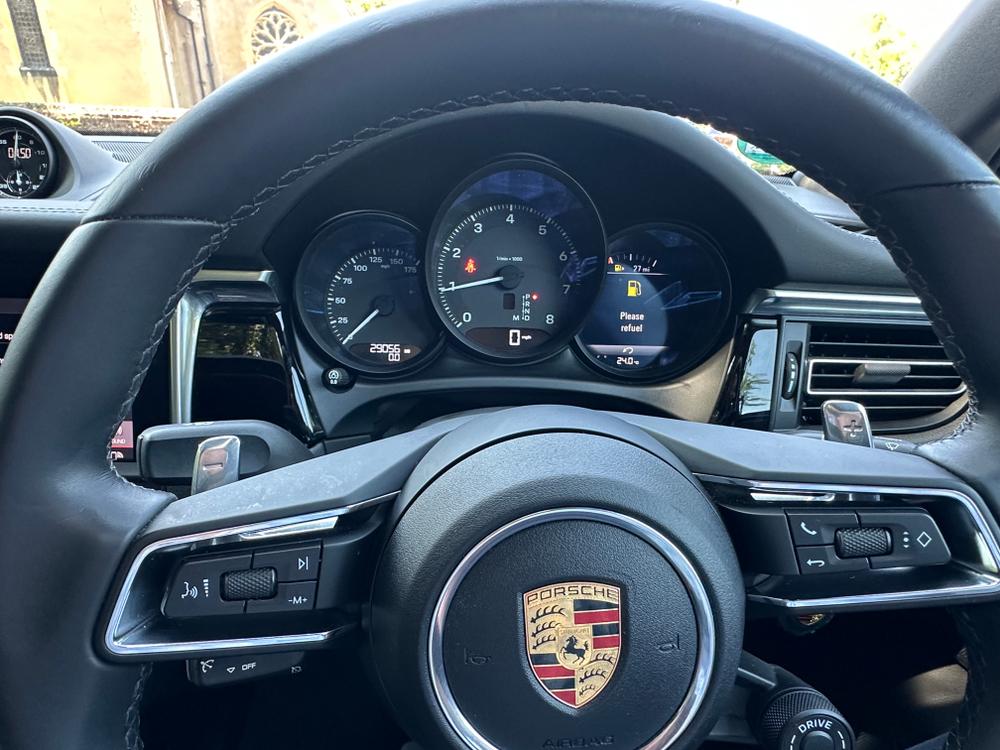 Used Porsche Macan RO22EWX 41