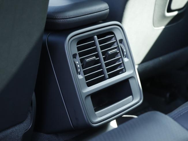 PORSCHE Taycan Photo 31