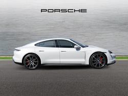 PORSCHE Taycan Photo 2