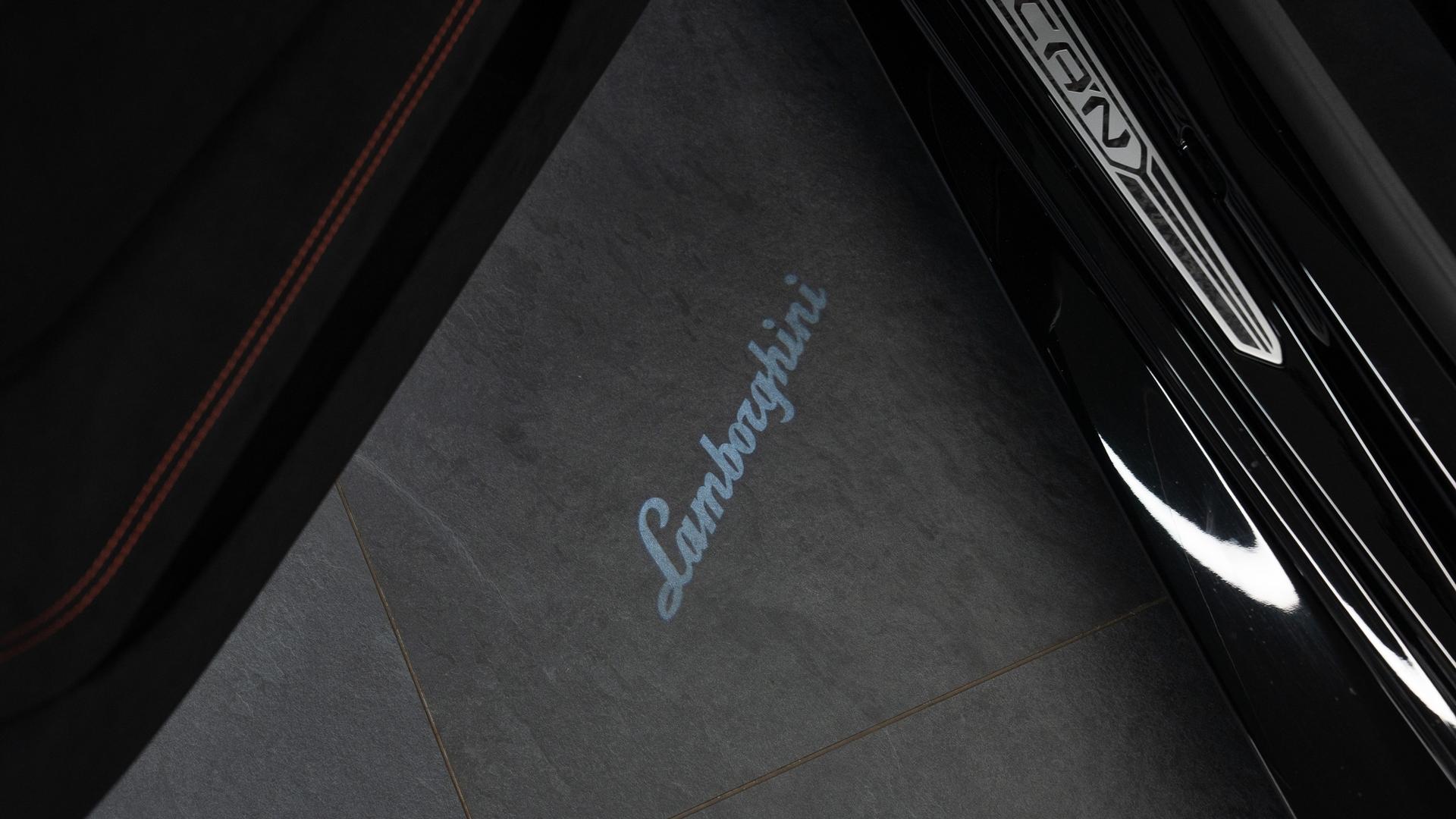 LAMBORGHINI Huracan Photo d564b3d2-e507-4d08-ac19-040dbe0396c7.jpg