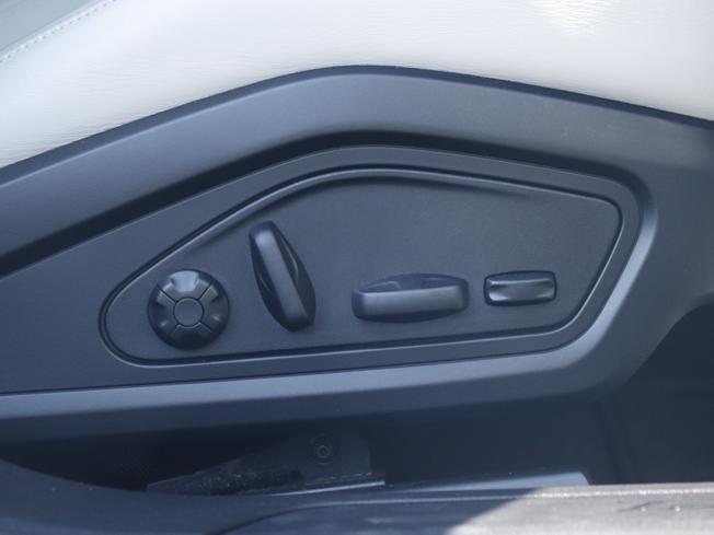 PORSCHE Taycan Photo 21