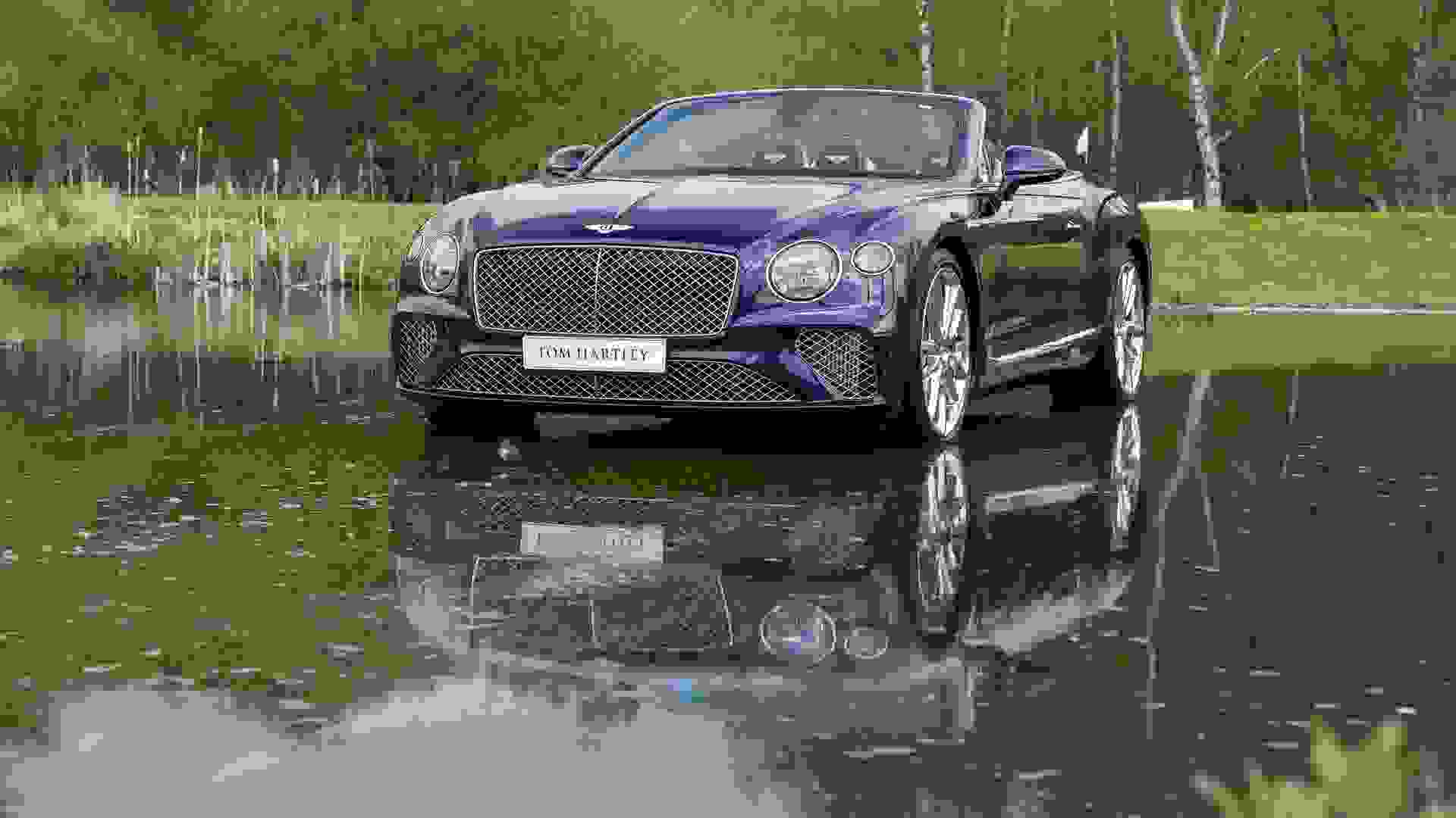 Bentley CONTINENTAL GTC Photo d57550e6-cf2b-4bb1-8c19-0e872472e56e.jpg