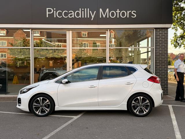 Kia Ceed Photo d5815550-2e78-435f-93ef-7fcdaab26cc7.jpg