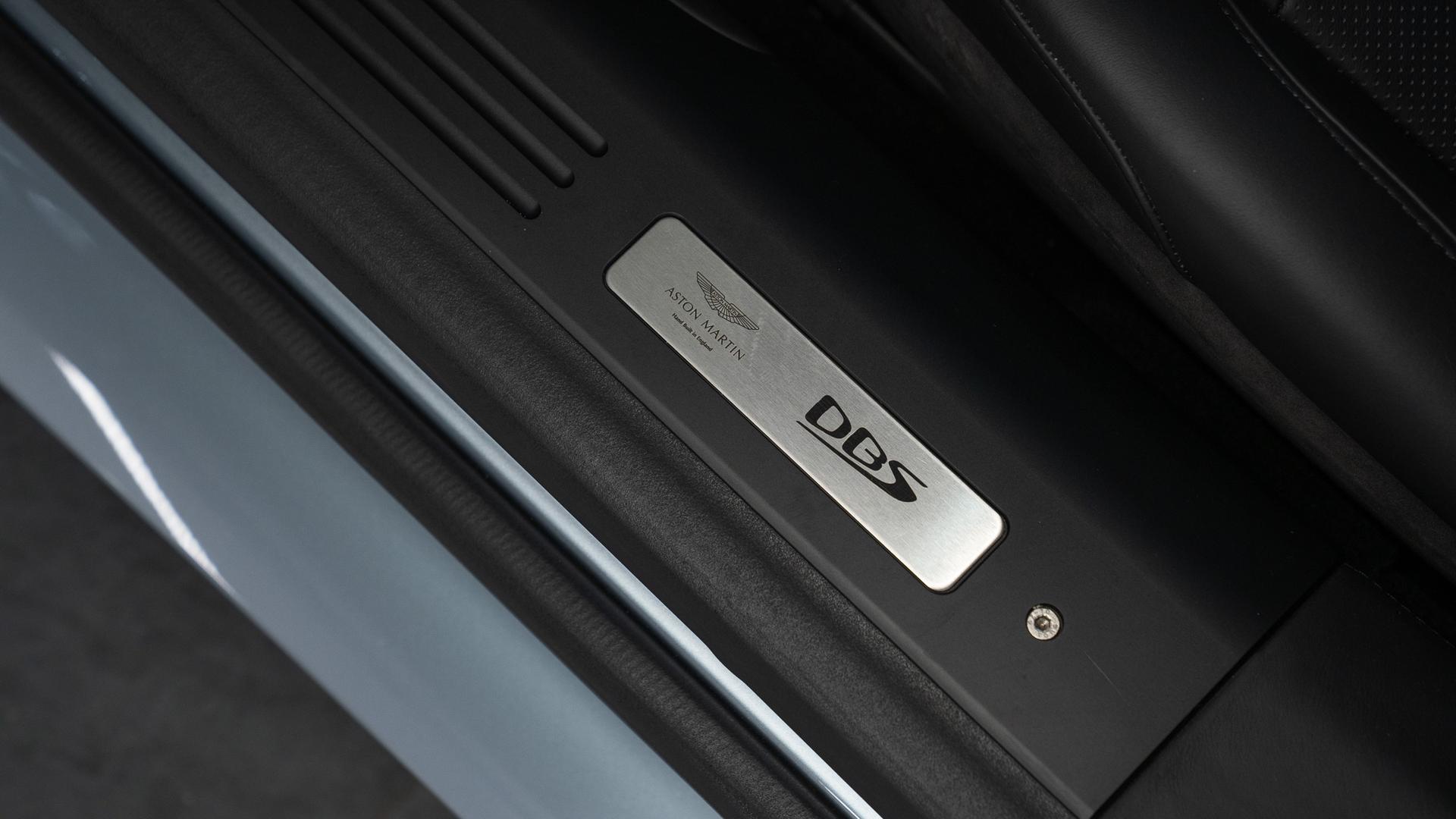 Aston Martin DBS Photo d591b02b-ac44-4f34-9793-8815af54d52e.jpg
