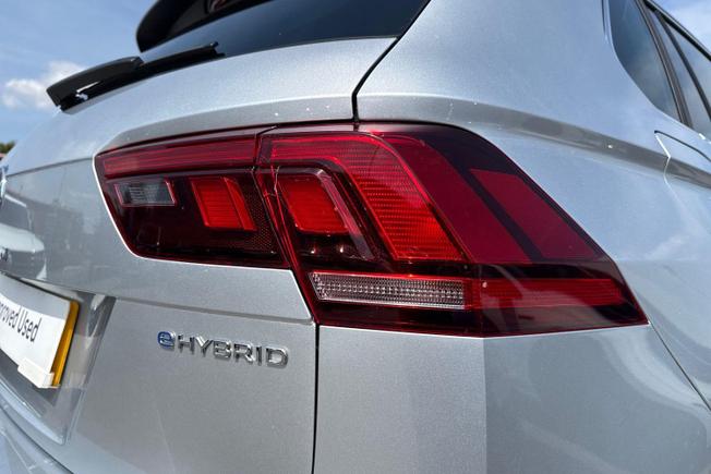 VOLKSWAGEN Tiguan Photo 18