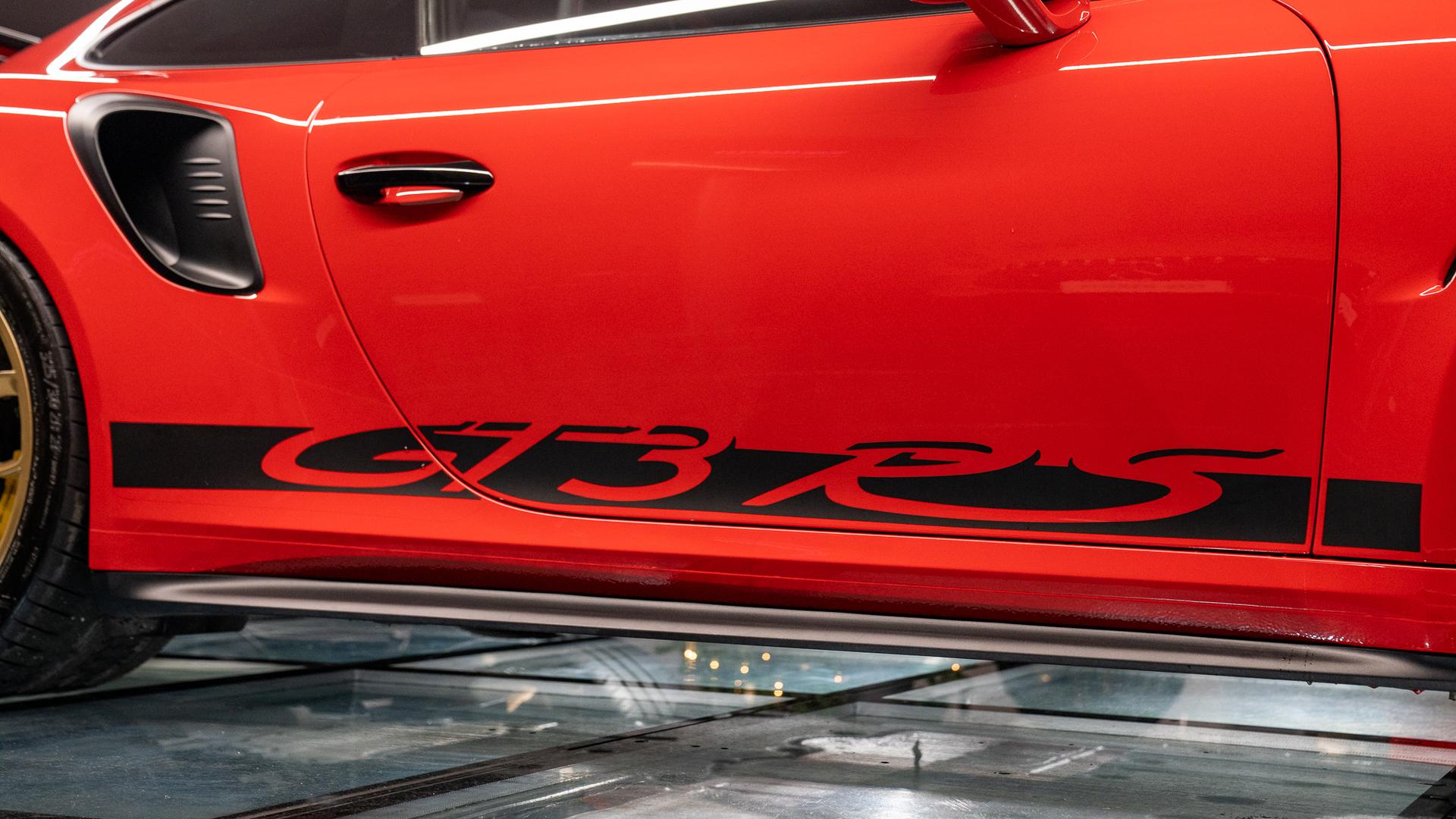Porsche 911 Photo d5943584-53a4-473d-bf6d-837ee9f6c70b.jpg