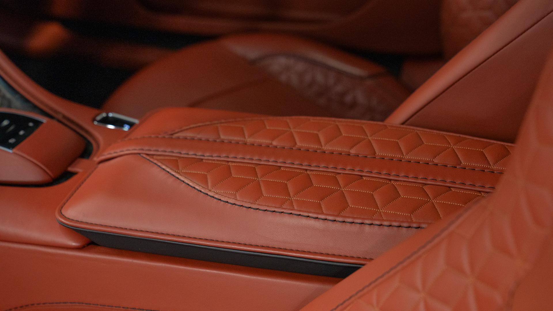 Aston Martin DBS Photo d59ebc33-39a0-45b7-8bd3-9aefbe8c1b3b.jpg