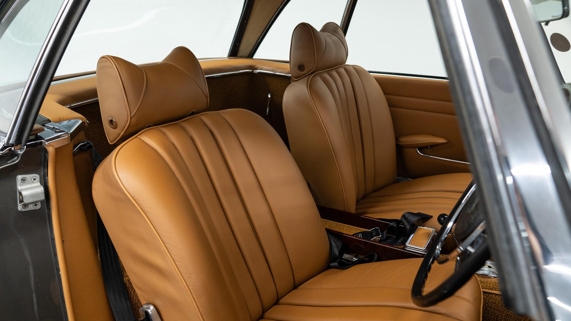 Mercedes-Benz 280 SL Photo d5a31aa2-8570-4d4d-8b13-6f23895c3ebe.jpg