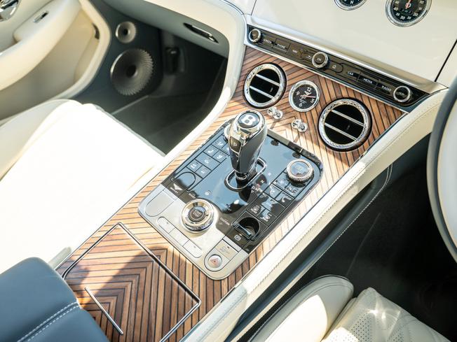 BENTLEY Continental GT  Photo 28