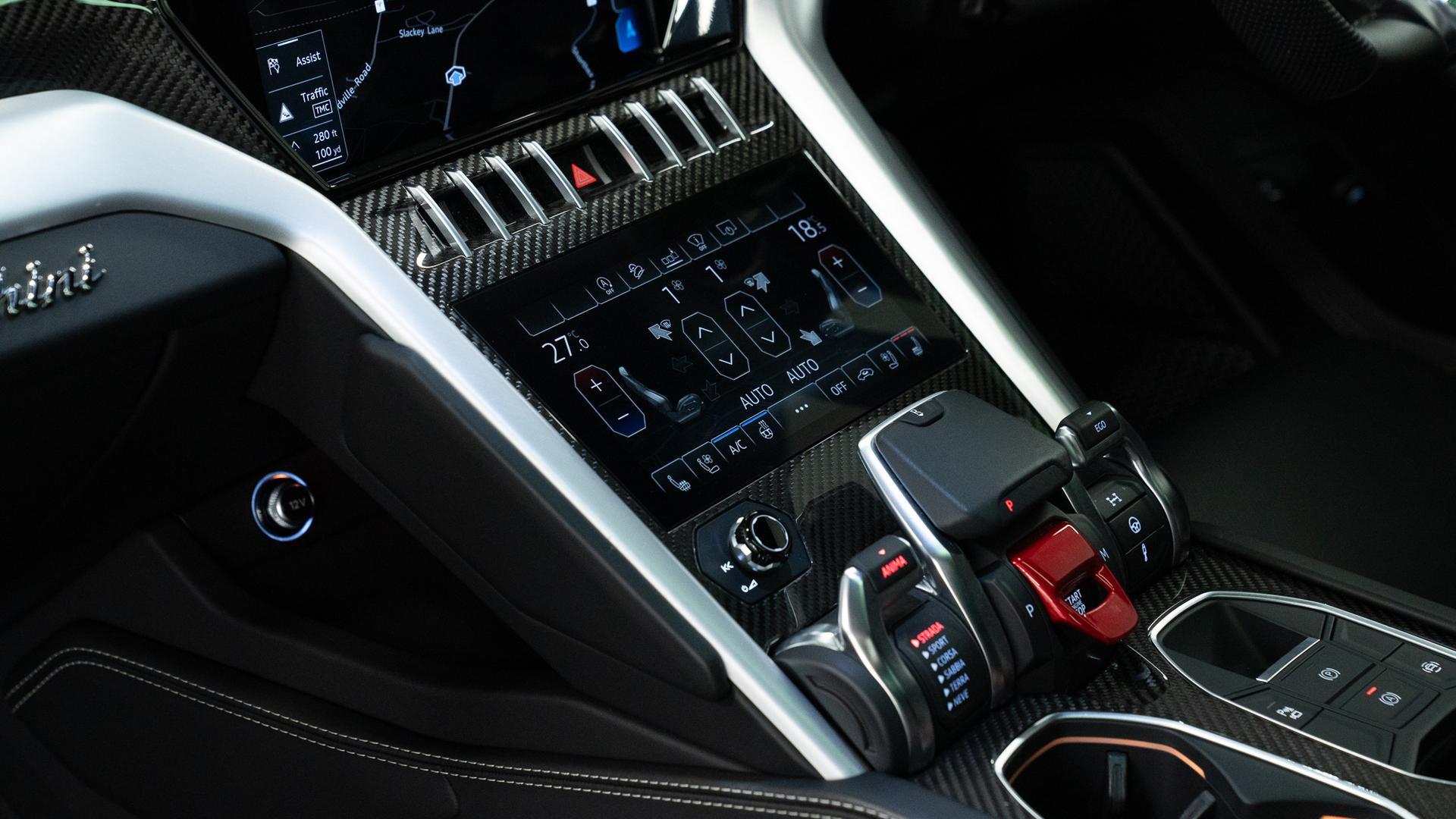 LAMBORGHINI Urus Photo d5c29e39-e89c-4a8f-803d-cd59f31ba136.jpg