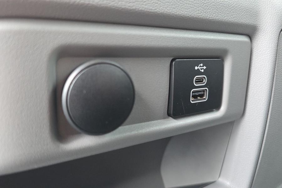 Ford TRANSIT CUSTOM Photo d5d4d583-4925-4161-9f5b-abadfe2ea7ec.jpg