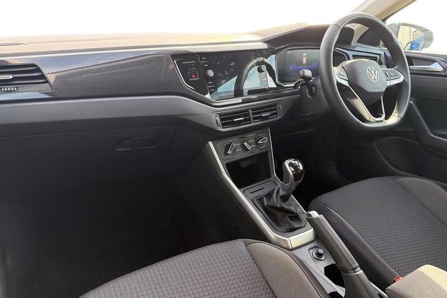 VOLKSWAGEN Polo Photo 2