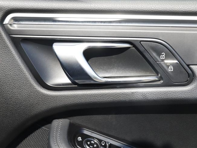 PORSCHE Macan Photo 43