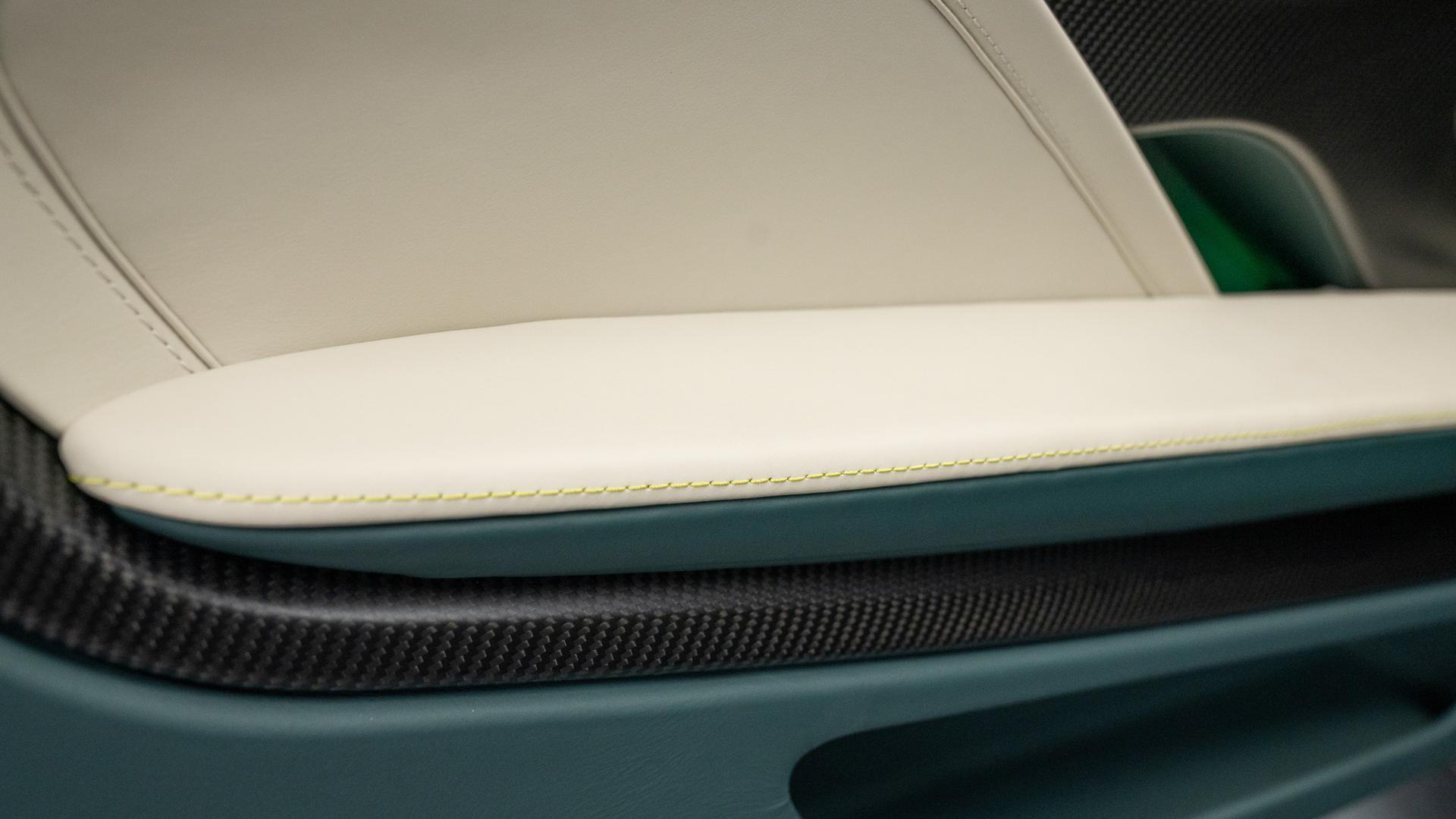 Aston Martin Vanquish Photo d61c3607-014e-4b05-8823-977c03b52630.jpg