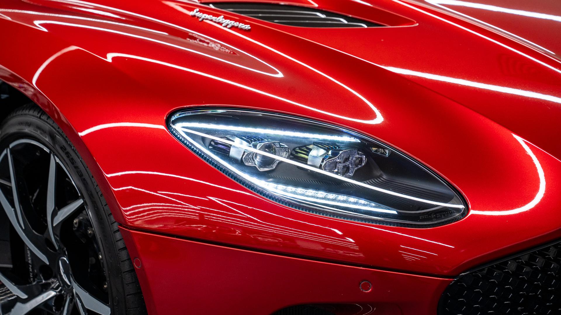 Aston Martin DBS Photo d61f64f4-459f-4791-87dd-416f16a73dad.jpg