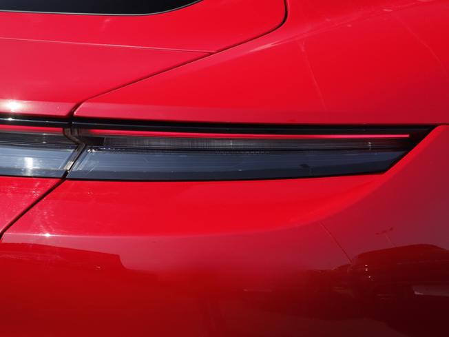 PORSCHE Taycan Photo 9