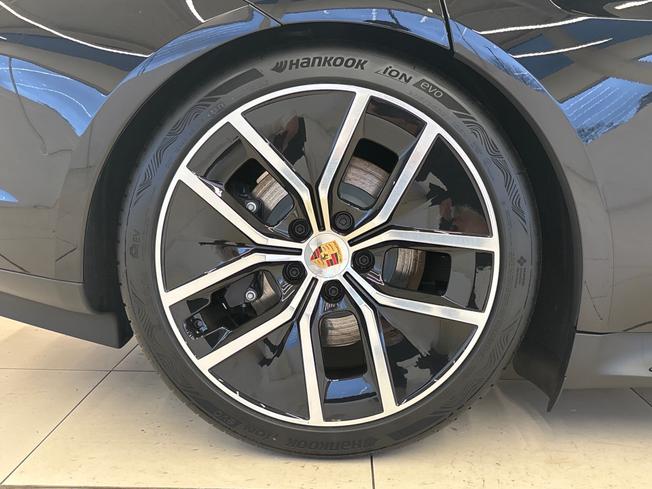 PORSCHE Taycan Photo 23
