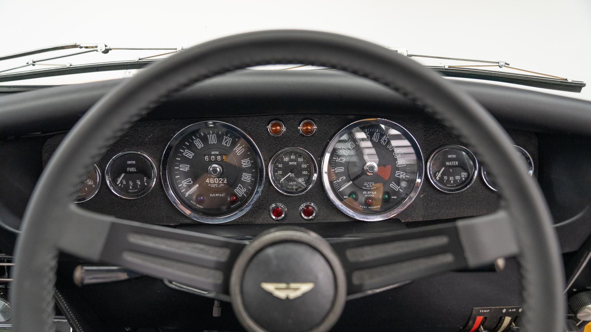 Aston Martin DBS Photo d6532ae8-6458-4c13-97b4-0a1cf2ee3f2c.jpg